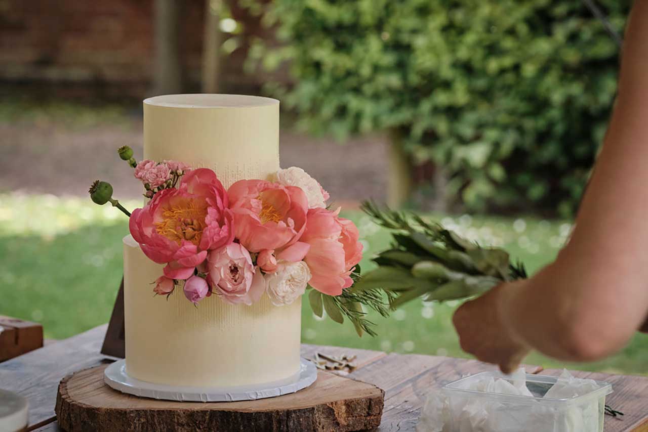 Carly and Alex wedding - cake with flowers