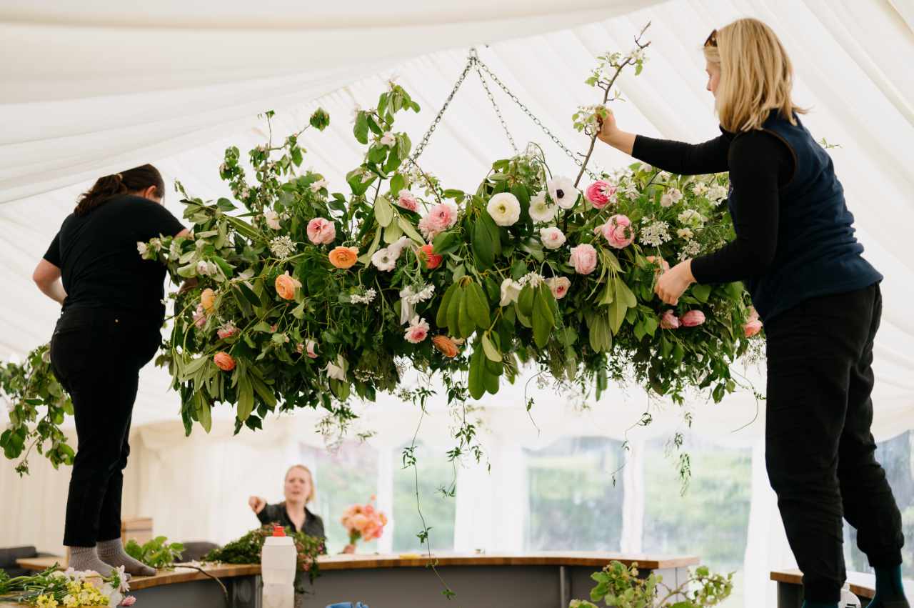 Wedding flower cloud preparation