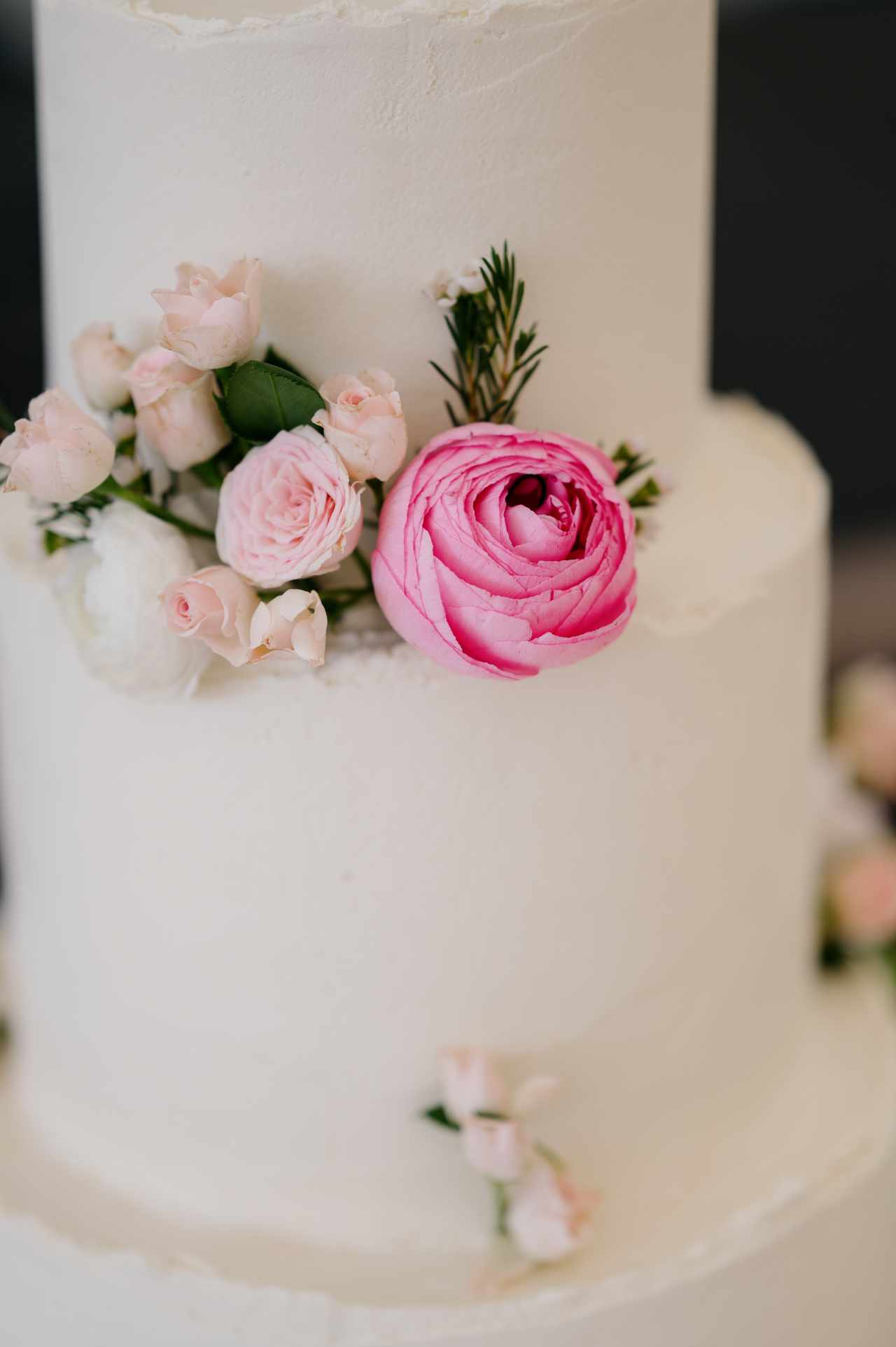 Stunning wedding cake with flower decorations